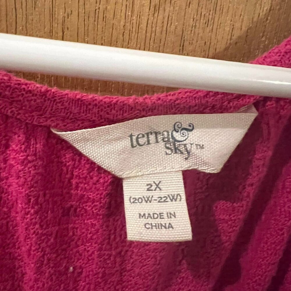 Size 2X(20/22W) - Terra & Sky - Magenta Pullover Blouse w/Short Sleeves - Picture 2 of 6